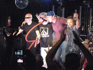 chickenfoot-live01 Chickenfoot - 14 de Mayo - Sala el Corazón ( Seattle,WA )