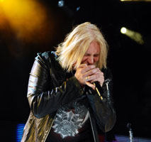 Def-Leppard-singer-Joe-Elliott Def Leppard + Poison + Cheap Trick - 5 de Septiembre'09 - San Bernardino ( California )