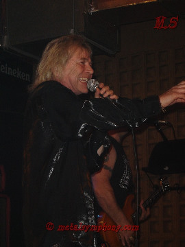 DSC03218 Bob Catley