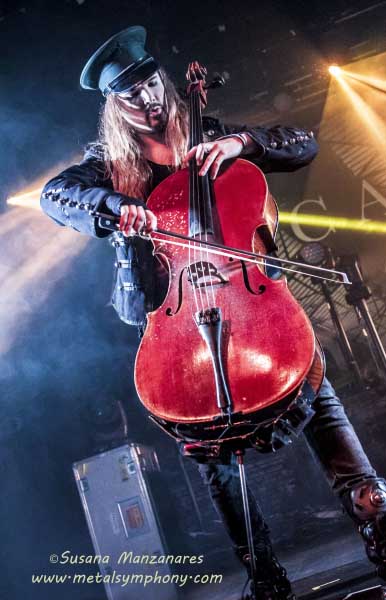 Apocalyptica honran con sus arcos a Metallica entre Cello y terciopelo.