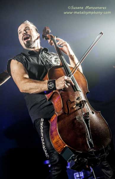Apocalyptica honran con sus arcos a Metallica entre Cello y terciopelo.