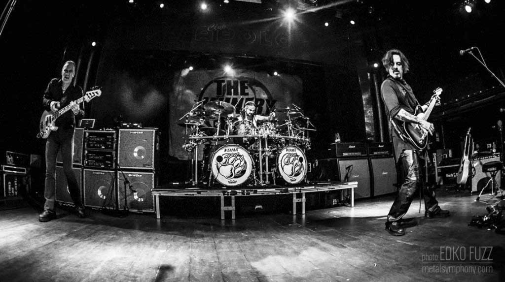 The Winery Dogs – Dog Years, Live in Santiago 2013 – 2016 // Loud & Proud Productions