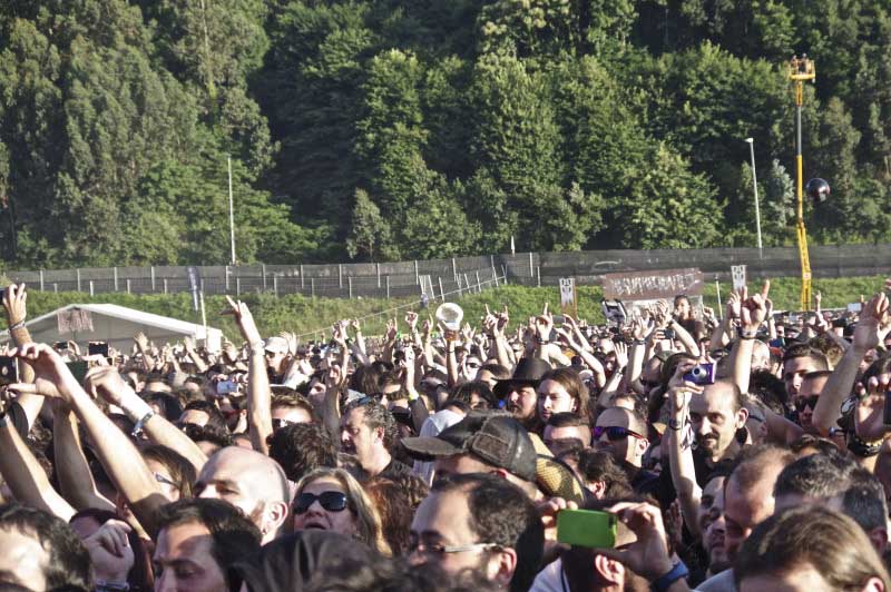 Público01 Resurrection Fest'16: Iron Maiden demuestra la razón de su leyenda, Abbath no tiene su noche y Bullet For My Valentine se rencuentra con su público...