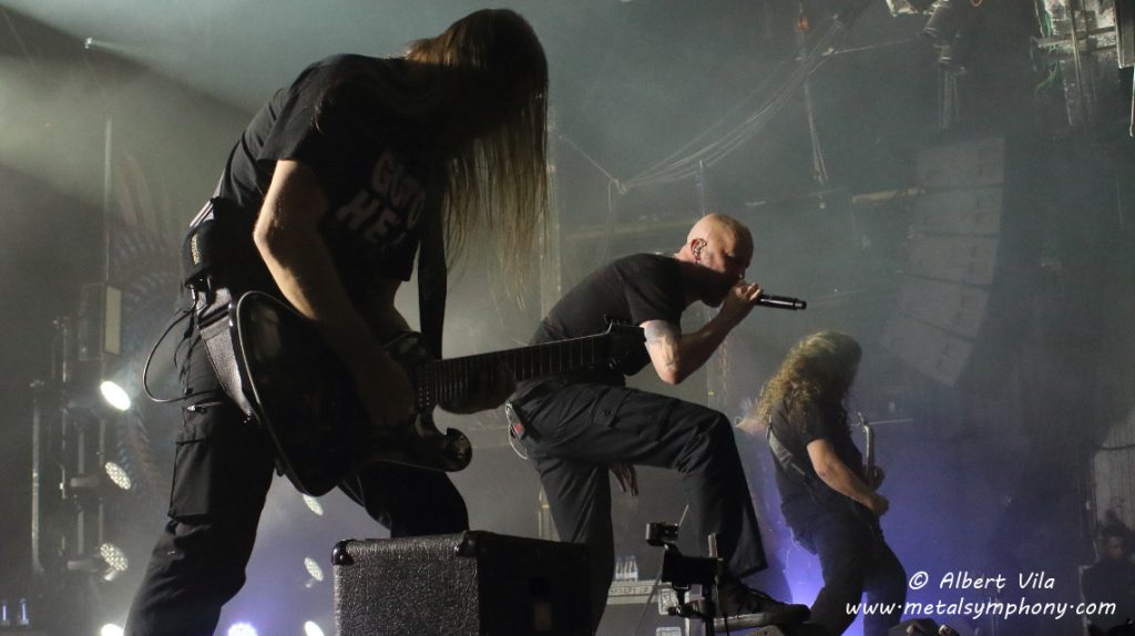 Meshuggah hipnotiza Barcelona con su brutal máquina de precisión sónica y lumínica