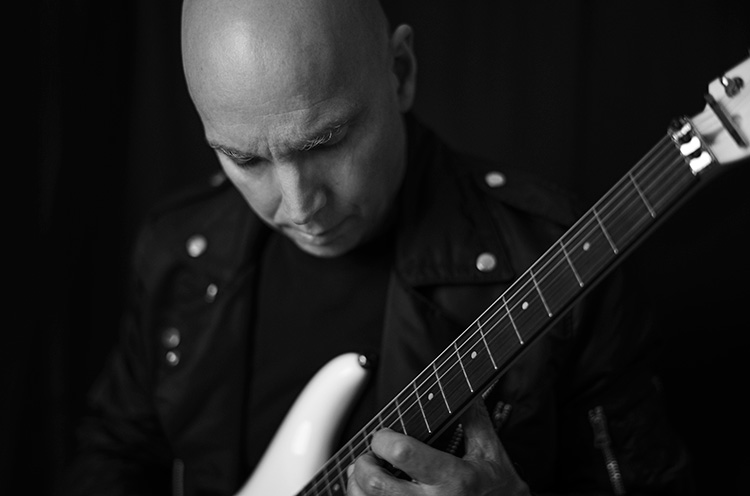 Joe Satriani nos habla sobre "The Elephants of Mars"