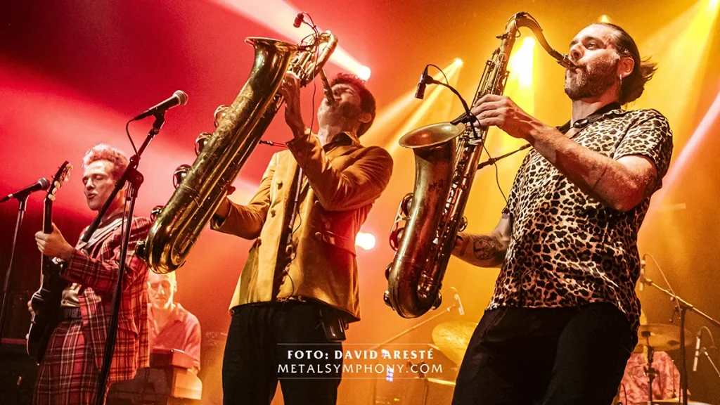 Los Saxos del Averno: diez años de ritmo, blow y diversión Los Saxos del Averno: diez años de ritmo, blow y diversión