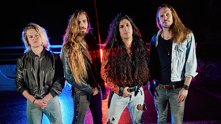 interview-fighter-v-promo-pic-band-3 Fighter V: melodías ochenteras y un nuevo capítulo con Déjà Vu