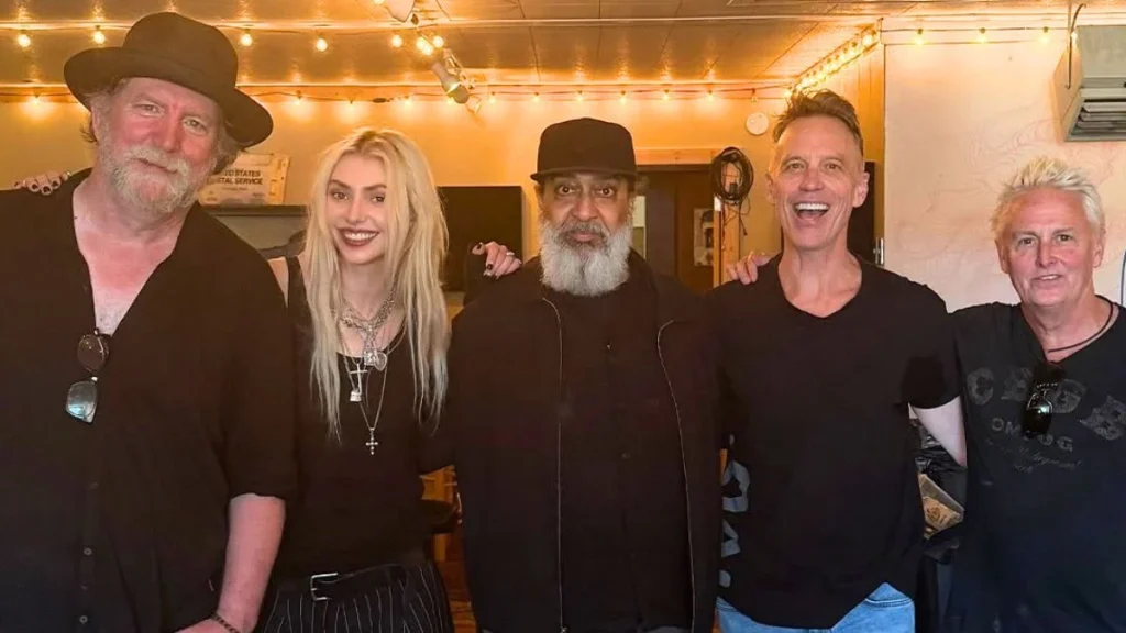 Taylor Momsen se pone al frente de Soundgarden en una noche histórica en Seattle Taylor Momsen se pone al frente de Soundgarden en una noche histórica en Seattle